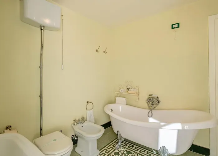 Fiorentina - Private Oasis In Town Barga